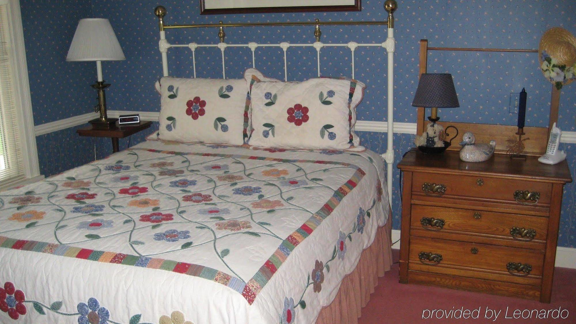Water Street Inn Boyne City Room photo